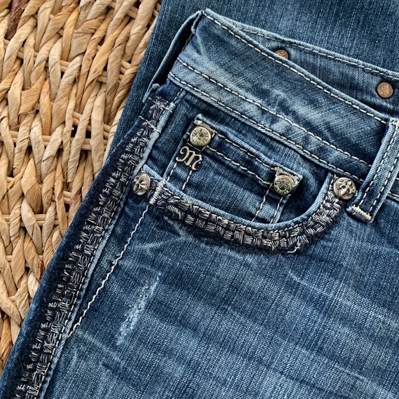 Miss Me Destructed Embroidered Skinny Jean 27 NWOT - Picture 9 of 16